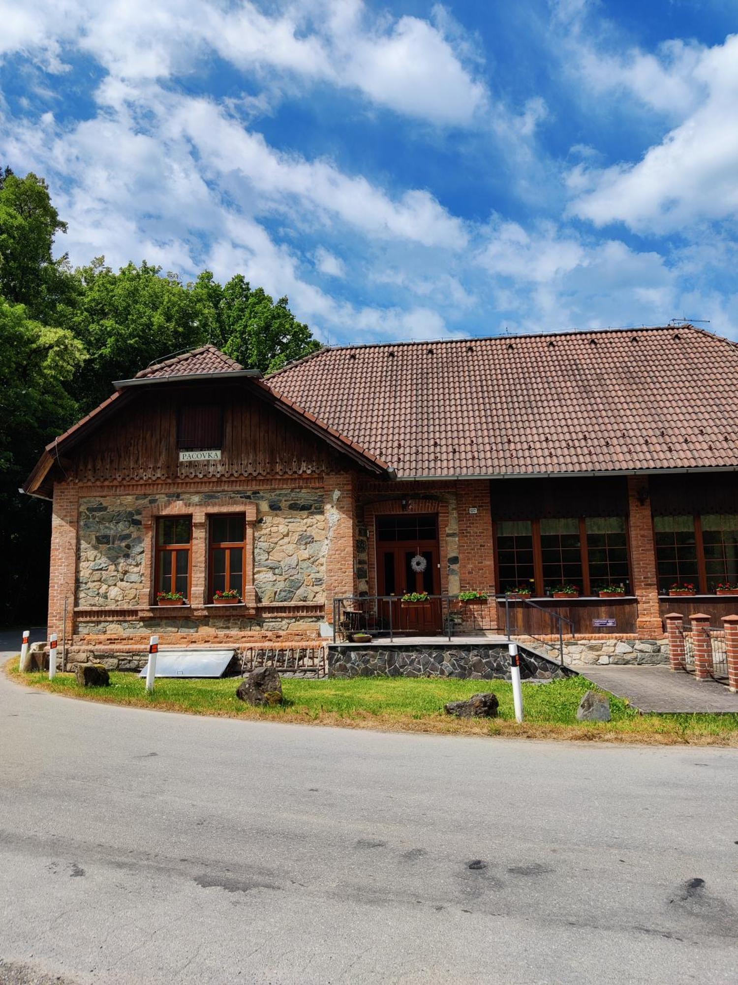 Penzion Pacovka Hotel Chynov Buitenkant foto